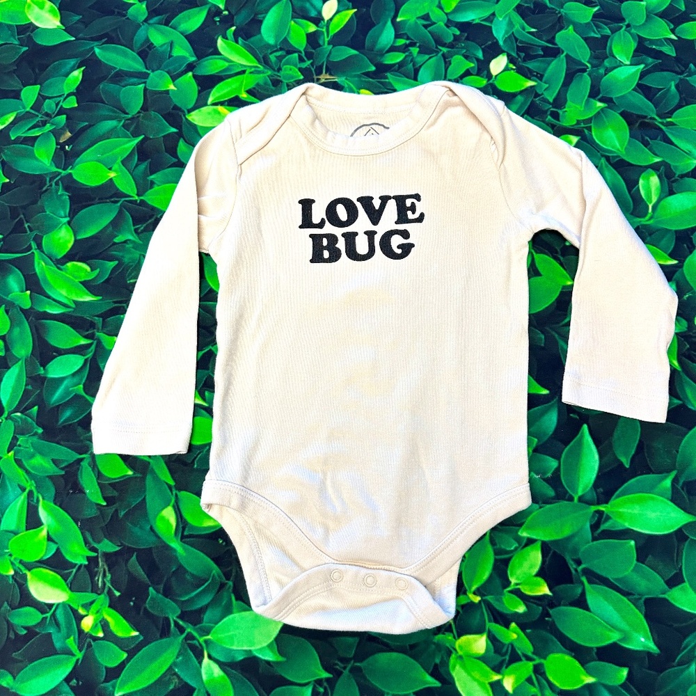 Tenth and Pine - Organic Cotton- Love bug Long sleeve Onesie - 0-3 MO VGUC